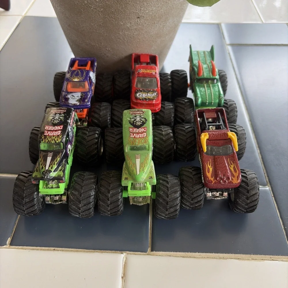 Hot Wheels Monster Jam Lot of 6 Diecast Mud Series Monster Trucks 1:64 (E3)